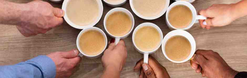 hands holding coffee mugs