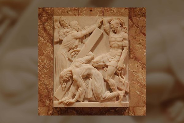 Rose marble sculptor of Cyrene helping Jesus carry the cross