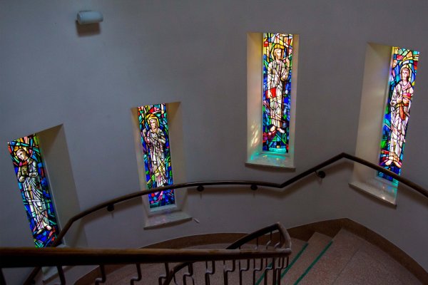 Descending staircase featuring four of the twelve apostles