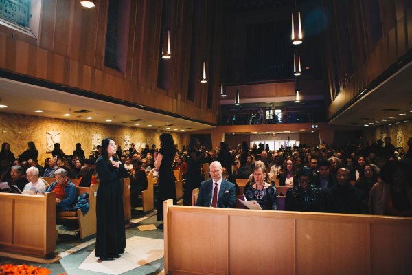 Congregation singing in their pews in the Tyndale University chapel